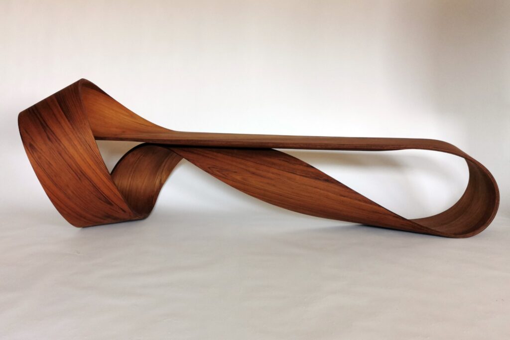 Möbius Bench in Teak